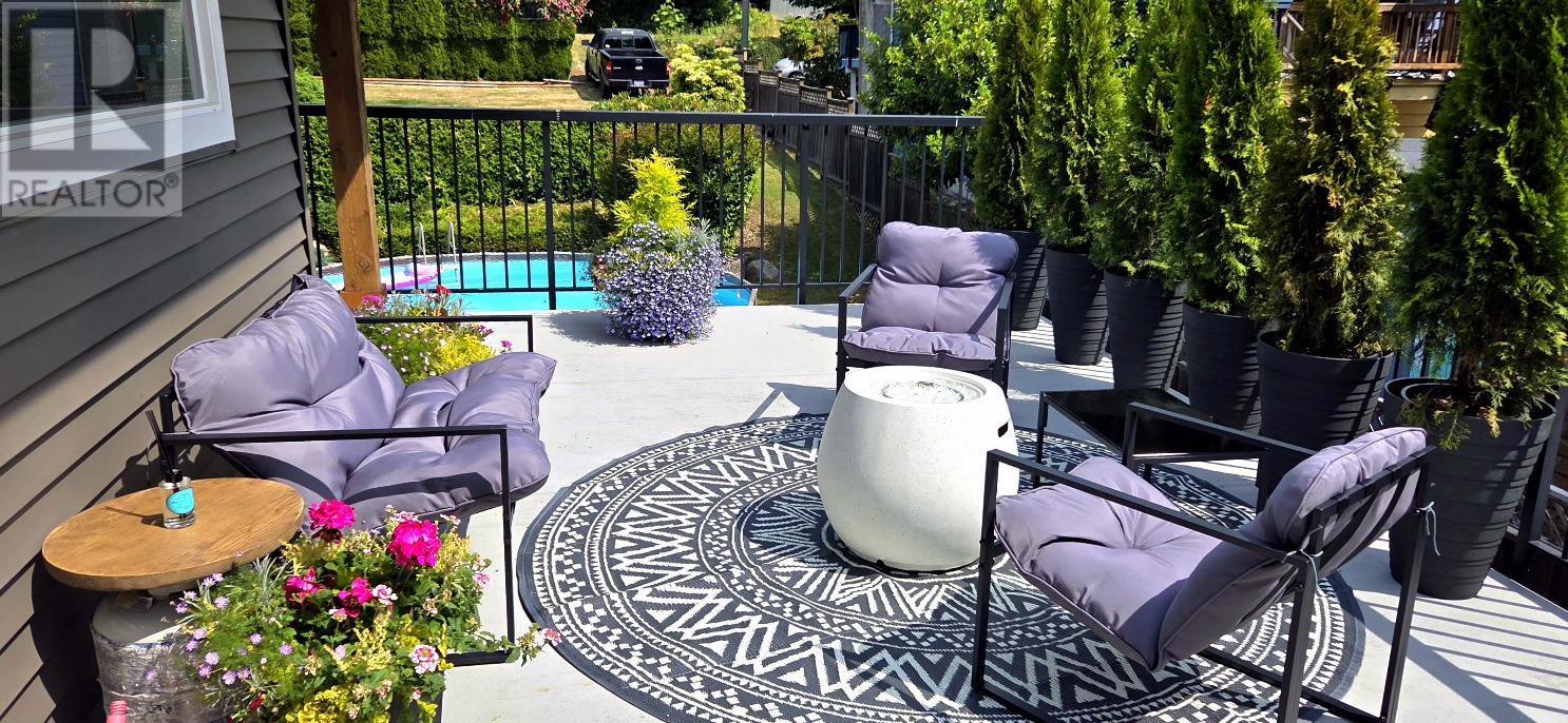 6251 Jasper Road, Sechelt, British Columbia  V7Z 0M2 - Photo 3 - R2964585