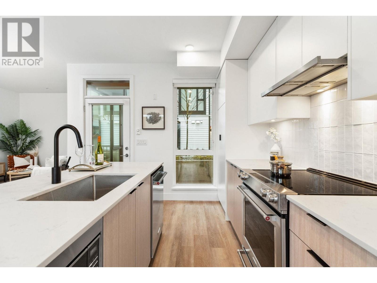 112 1306 LAVAL SQUARE