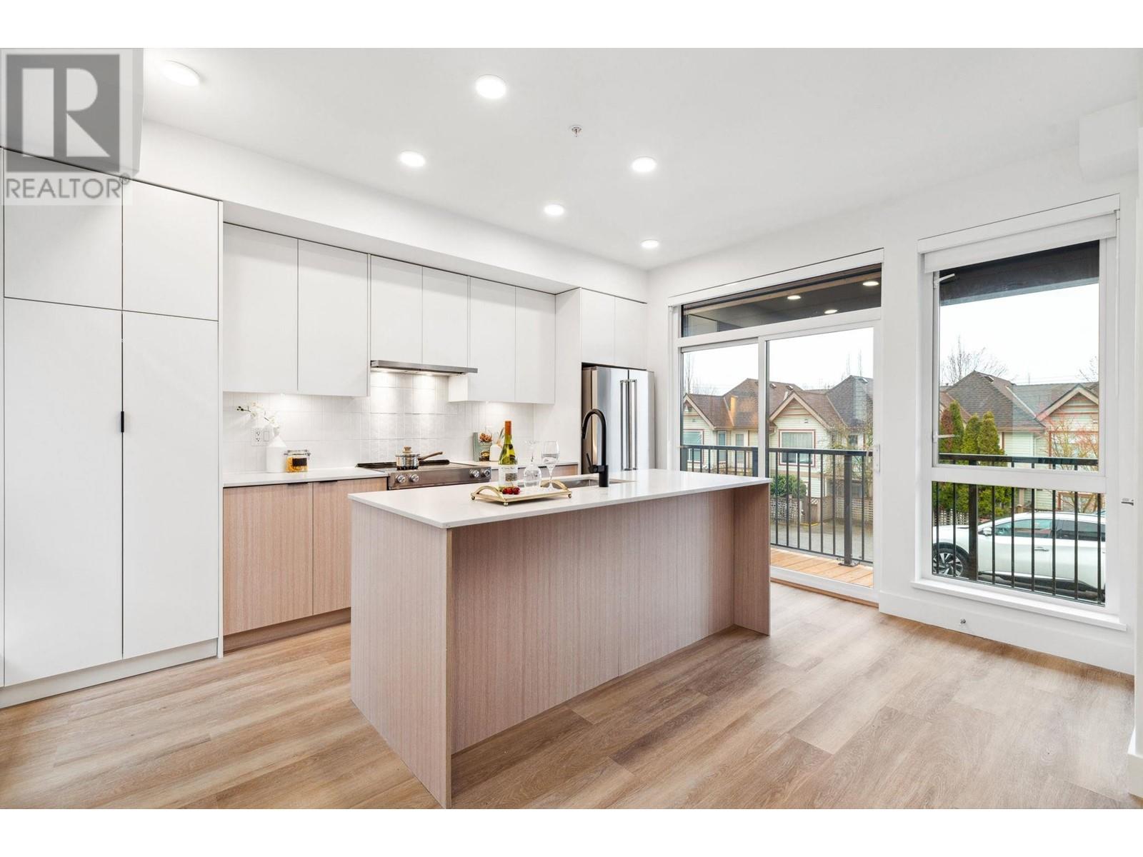 112 1306 LAVAL SQUARE