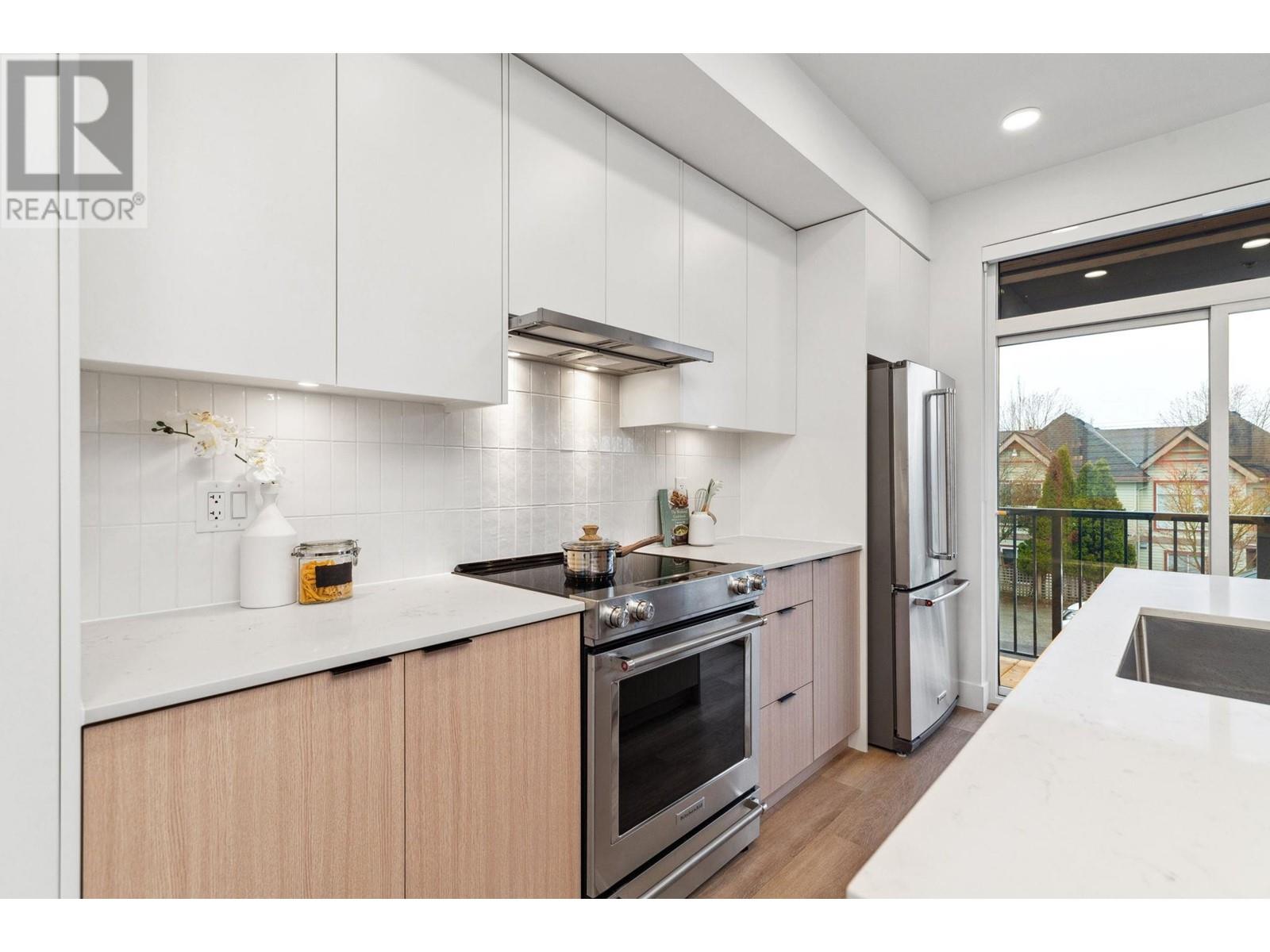 112 1306 LAVAL SQUARE