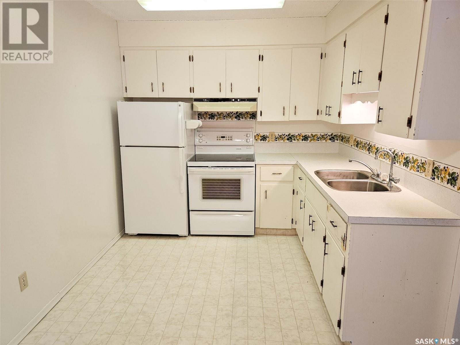 8 320 13th Avenue Ne, Swift Current, Saskatchewan  S9H 2V9 - Photo 2 - SK995404