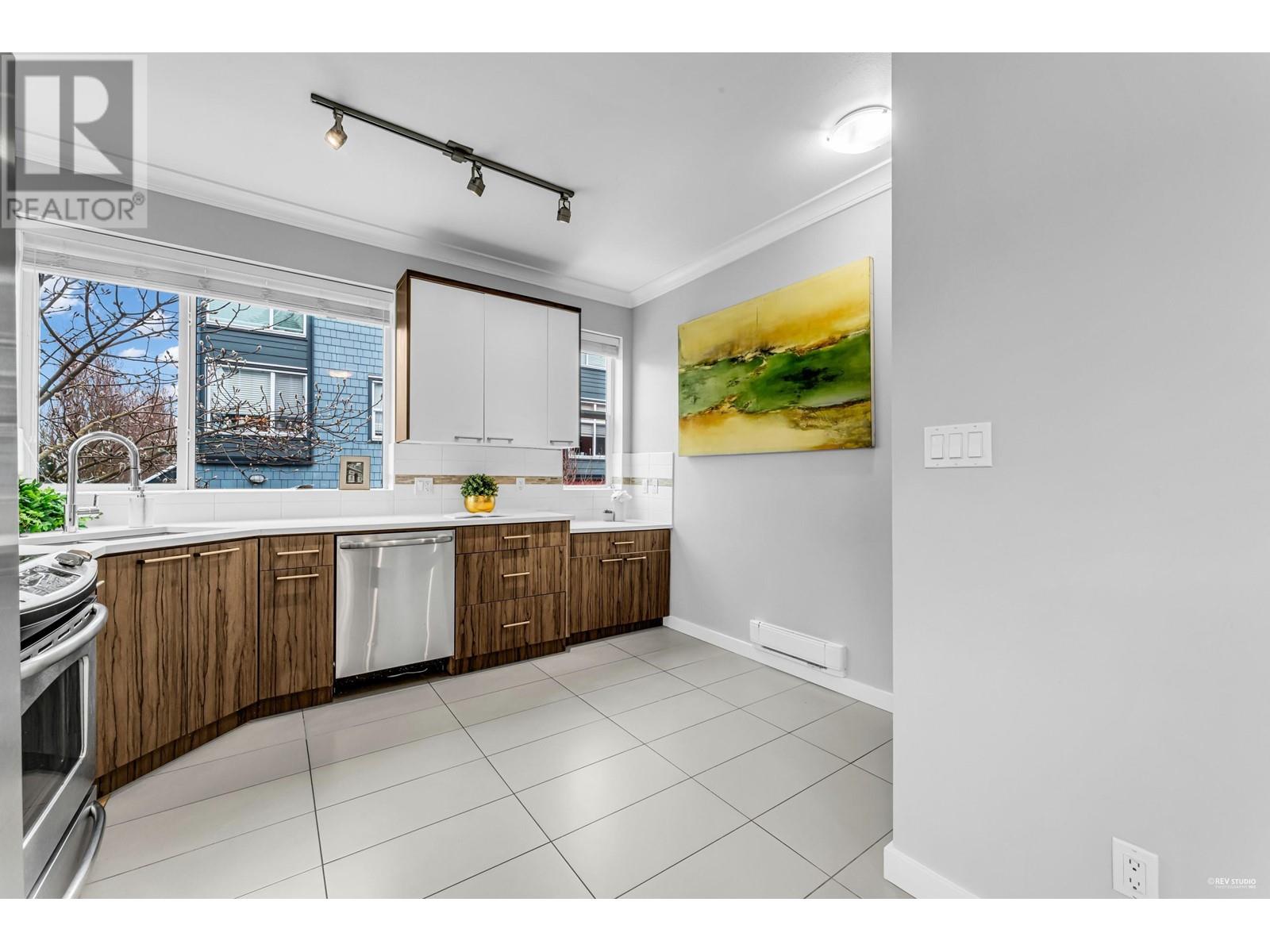 Listing Picture 11 of 31 : 316 7533 GILLEY AVENUE, Burnaby / 本拿比 - 魯藝地產 Yvonne Lu Group - MLS Medallion Club Member