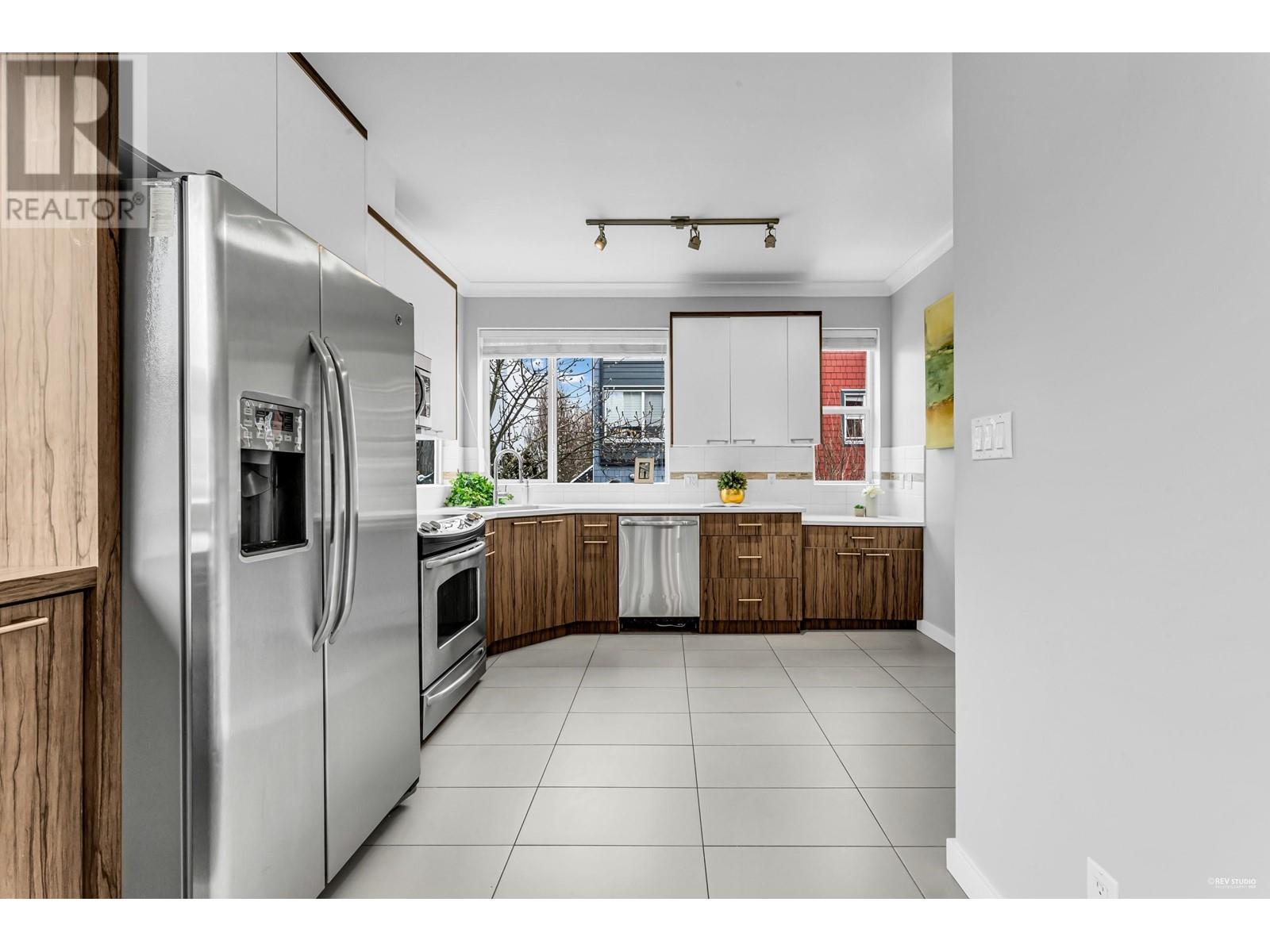 Listing Picture 10 of 31 : 316 7533 GILLEY AVENUE, Burnaby / 本拿比 - 魯藝地產 Yvonne Lu Group - MLS Medallion Club Member
