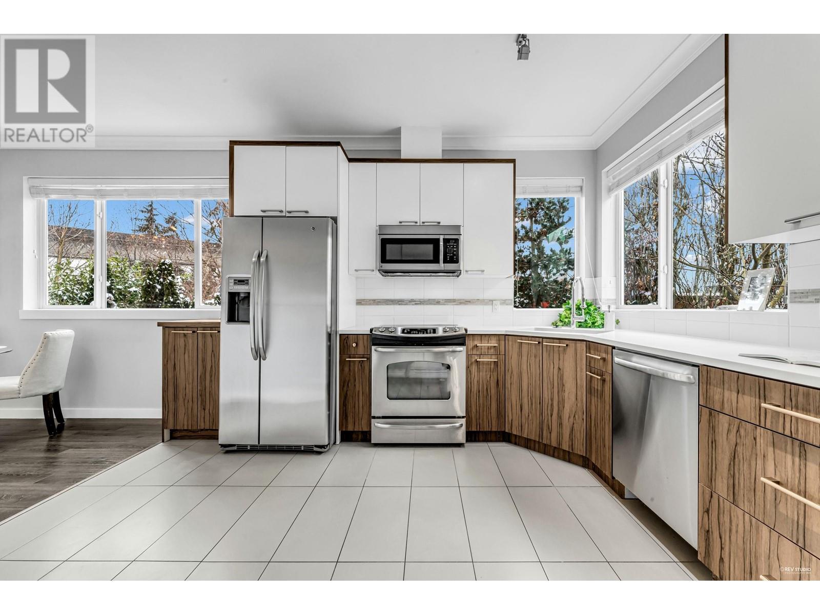 Listing Picture 6 of 31 : 316 7533 GILLEY AVENUE, Burnaby / 本拿比 - 魯藝地產 Yvonne Lu Group - MLS Medallion Club Member