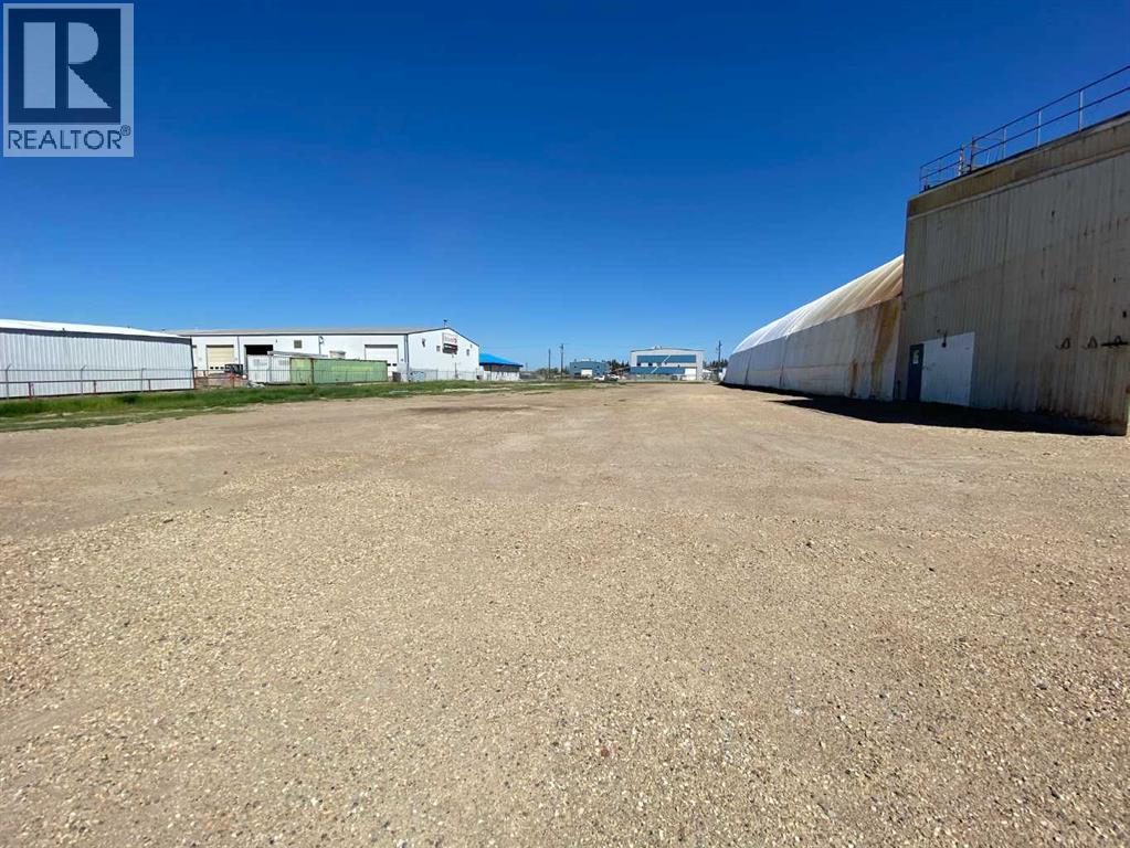 6701 & 6705 44 Avenue, Ponoka, Alberta  T4J 1J8 - Photo 4 - A2193214