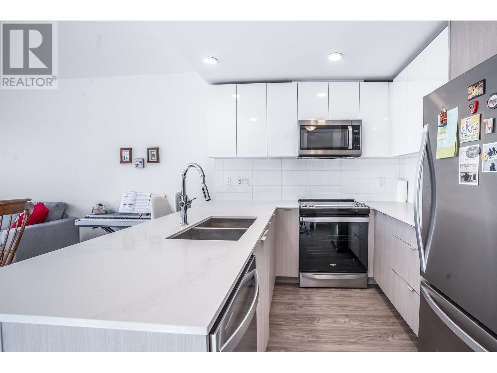 306 2236 Welcher Avenue, Port Coquitlam, British Columbia  V3C 1X3 - Photo 2 - R2963381