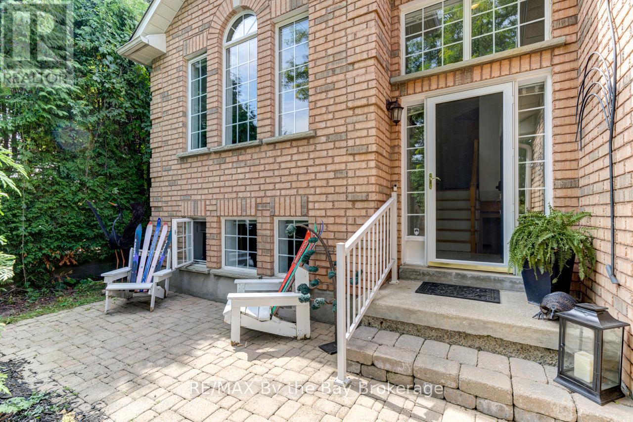 Property at 309 BALSAM STREET image 4