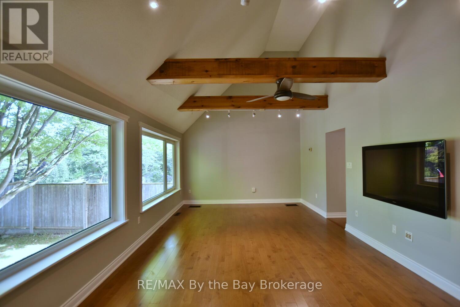 104 Knox Road E, Wasaga Beach, Ontario  L9Z 2T5 - Photo 5 - S11915198