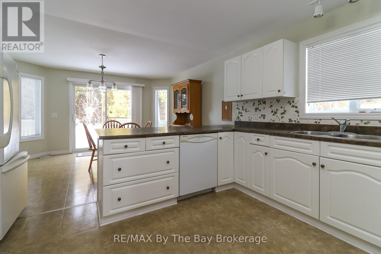 9 Ventnor Crescent, Wasaga Beach, Ontario  L9Z 3A8 - Photo 5 - S11952072