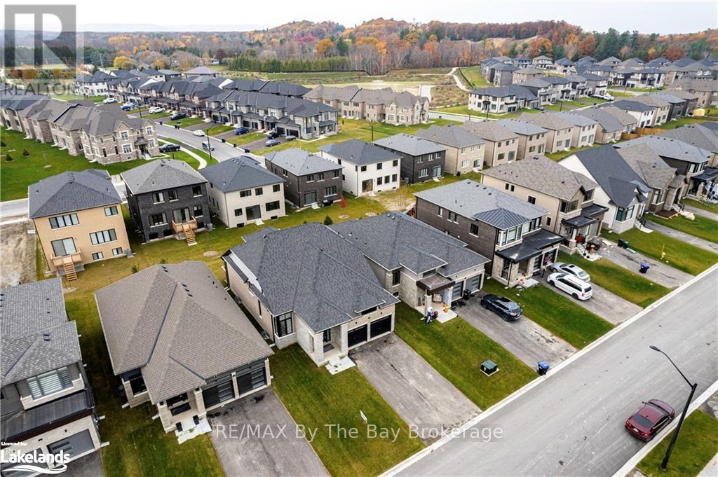 Property at 3 ROSANNE CIRCLE image 3