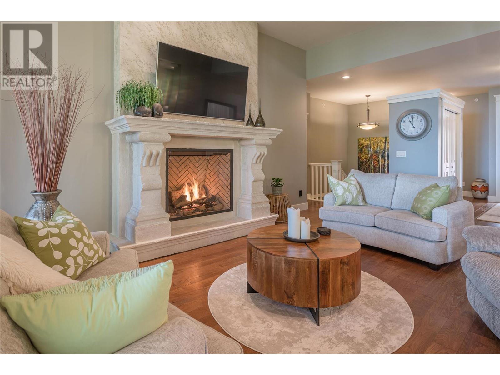 Property at 536 Falcon Point Way image 4