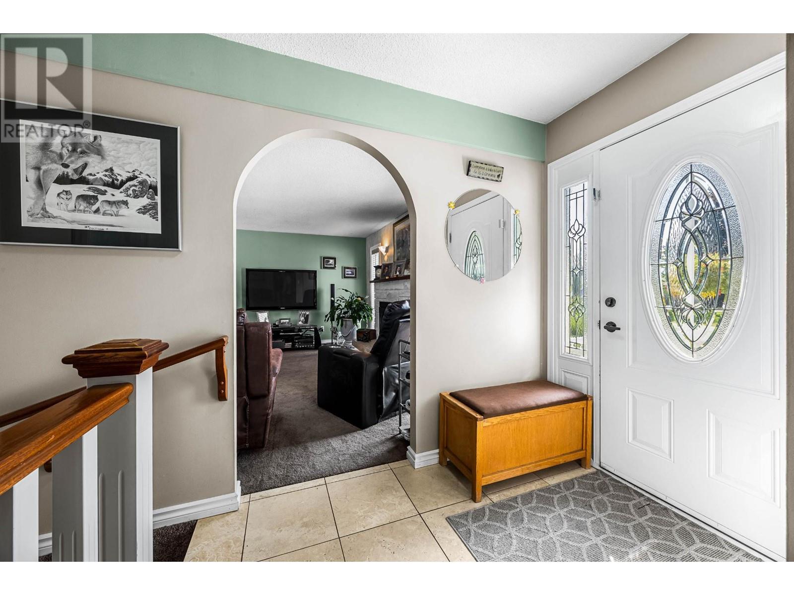 Property at 2370 GREENFIELD Avenue image 2