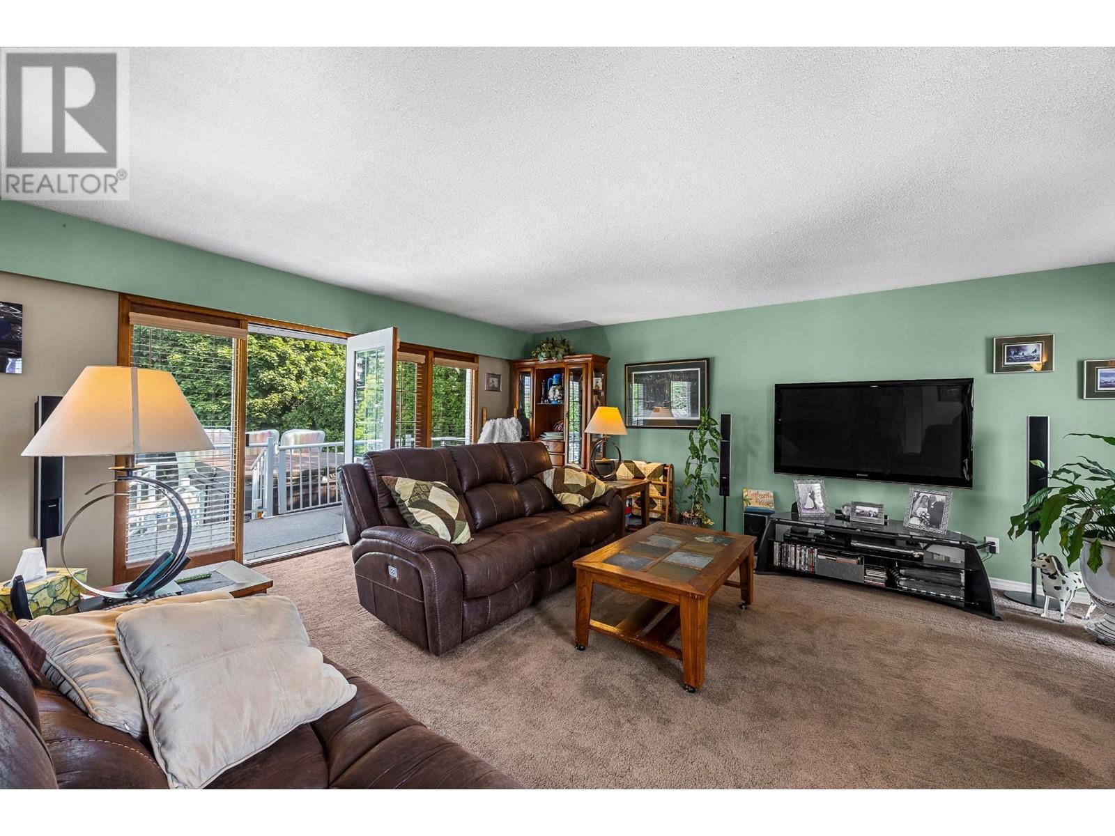 Property at 2370 GREENFIELD Avenue image 5