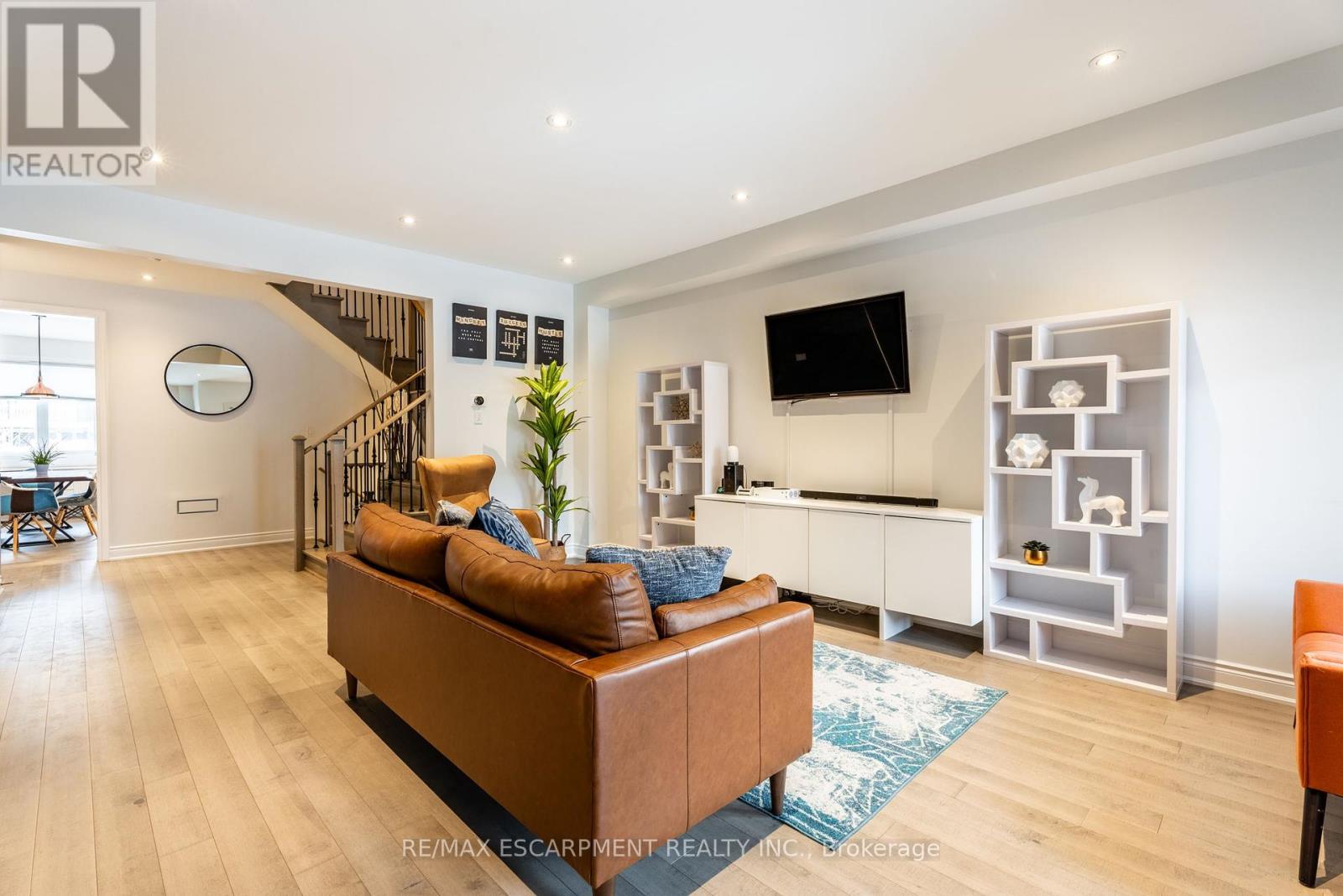 Property at 266 HUMPHREY STREET image 4