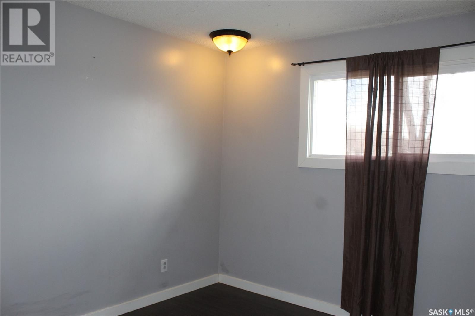 581 3rd Street W, Shaunavon, Saskatchewan  S0N 2M0 - Photo 14 - SK995441