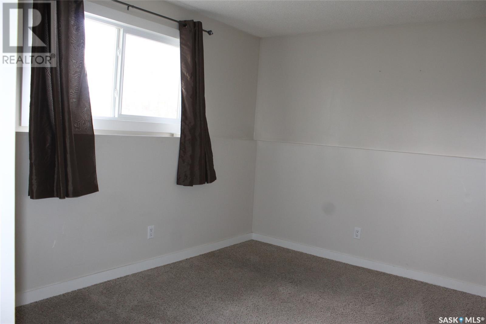 581 3rd Street W, Shaunavon, Saskatchewan  S0N 2M0 - Photo 21 - SK995441