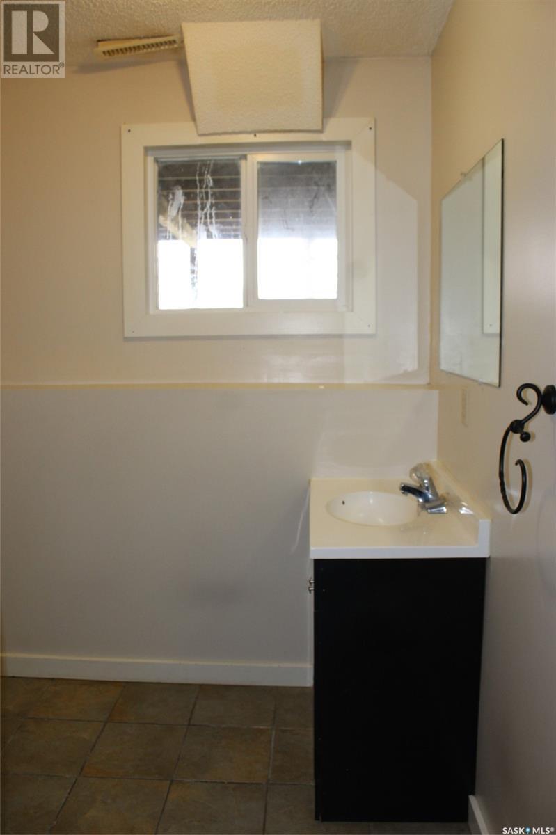 581 3rd Street W, Shaunavon, Saskatchewan  S0N 2M0 - Photo 22 - SK995441