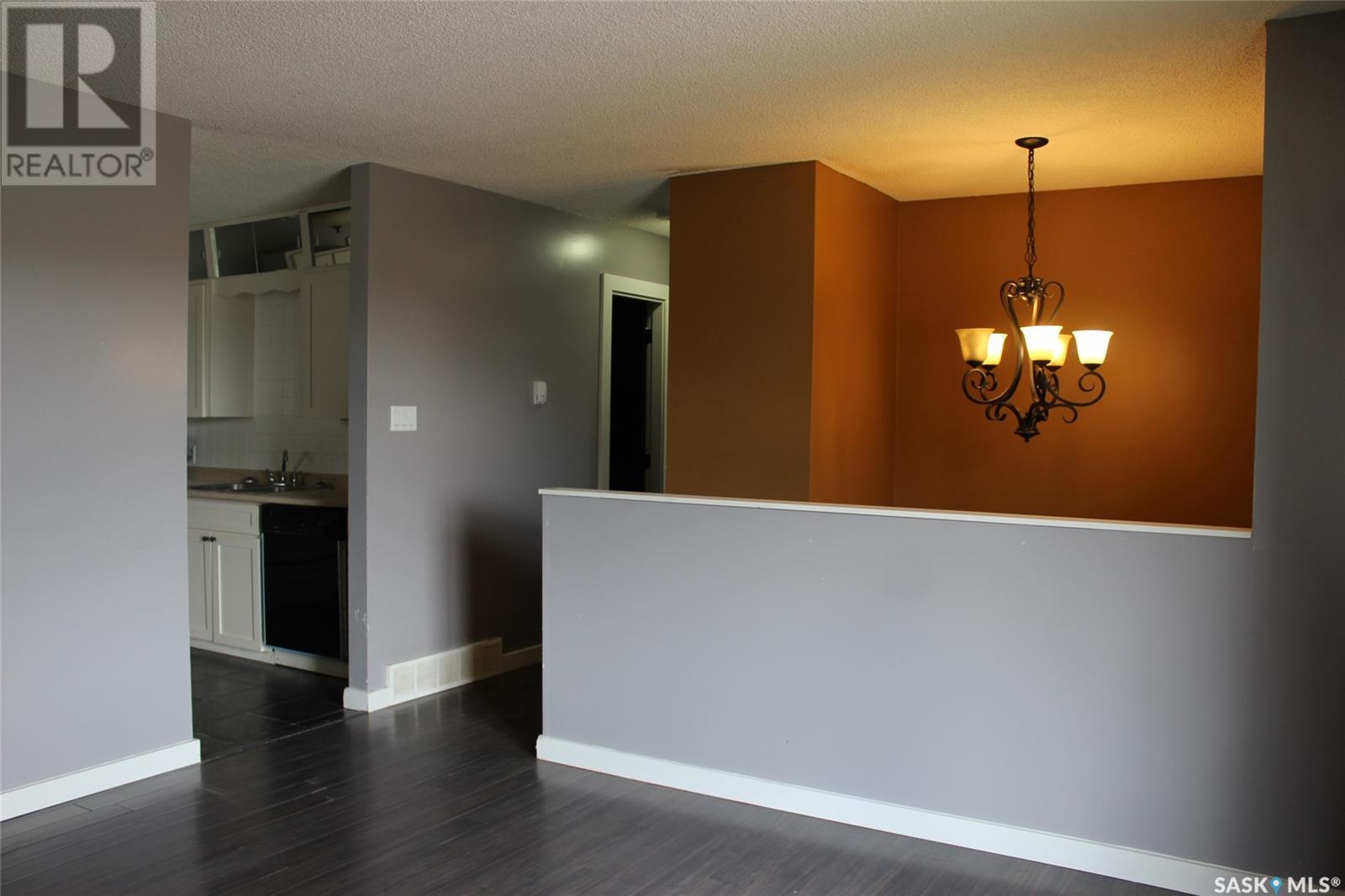 581 3rd Street W, Shaunavon, Saskatchewan  S0N 2M0 - Photo 6 - SK995441