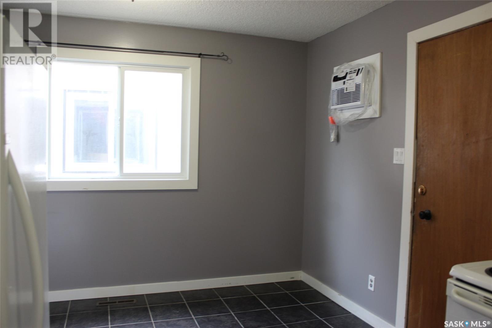 581 3rd Street W, Shaunavon, Saskatchewan  S0N 2M0 - Photo 7 - SK995441