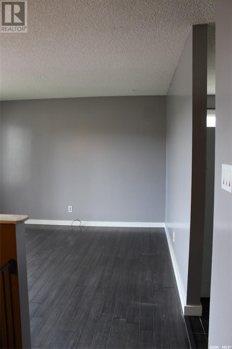 581 3rd Street W, Shaunavon, Saskatchewan  S0N 2M0 - Photo 8 - SK995441