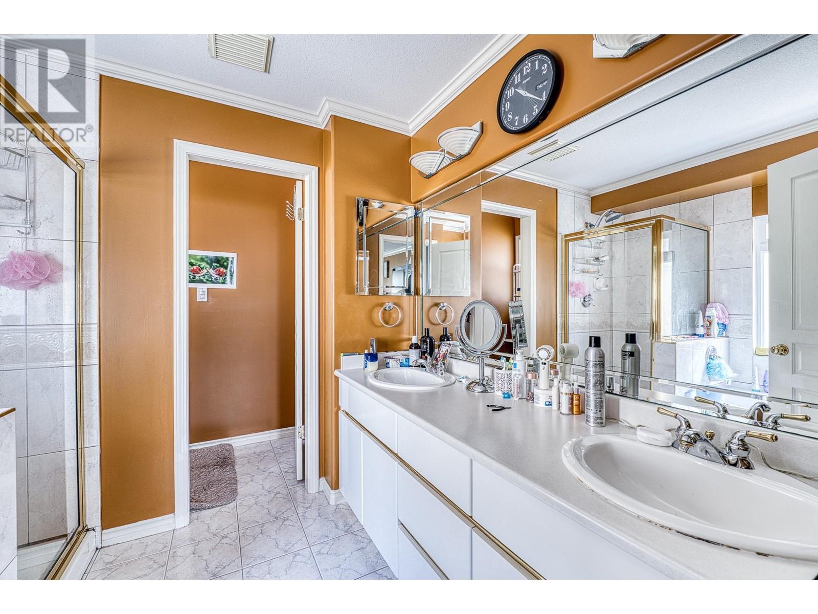 Listing Picture 11 of 14 : 6893 BARNARD DRIVE, Richmond / 烈治文 - 魯藝地產 Yvonne Lu Group - MLS Medallion Club Member