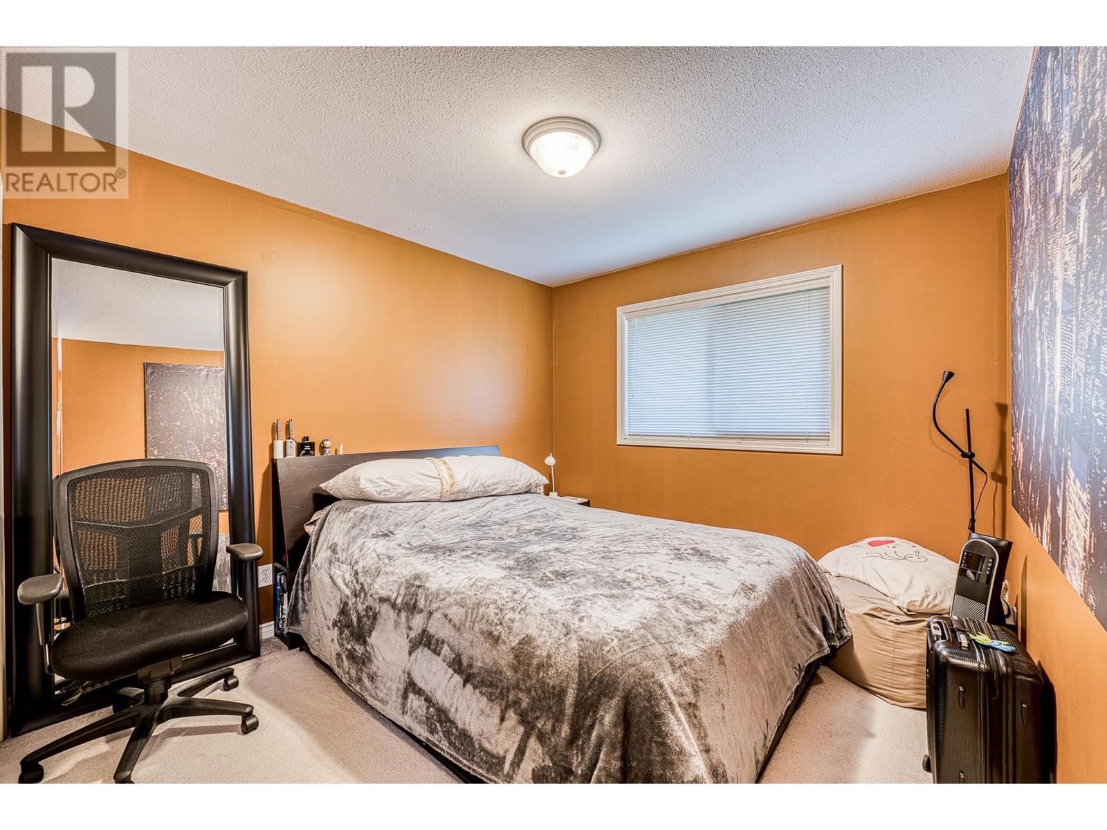 Listing Picture 12 of 14 : 6893 BARNARD DRIVE, Richmond / 烈治文 - 魯藝地產 Yvonne Lu Group - MLS Medallion Club Member
