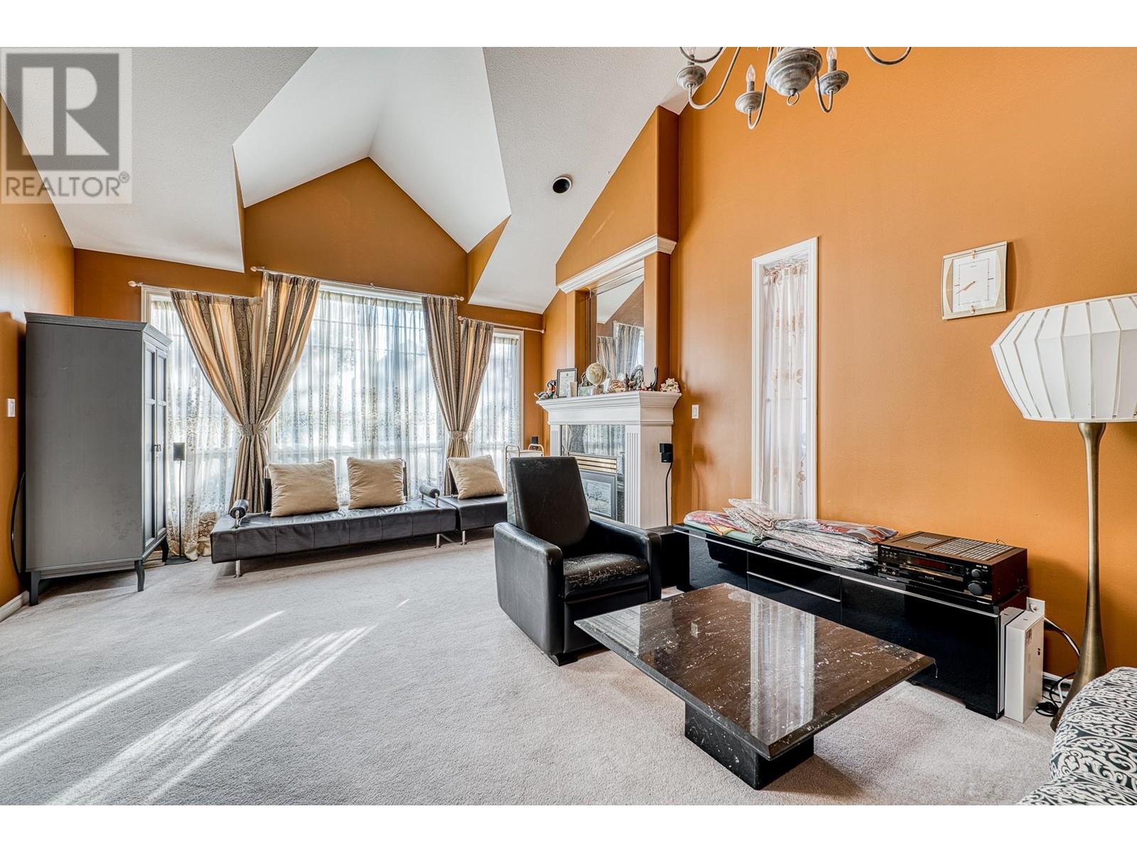 Listing Picture 2 of 14 : 6893 BARNARD DRIVE, Richmond / 烈治文 - 魯藝地產 Yvonne Lu Group - MLS Medallion Club Member