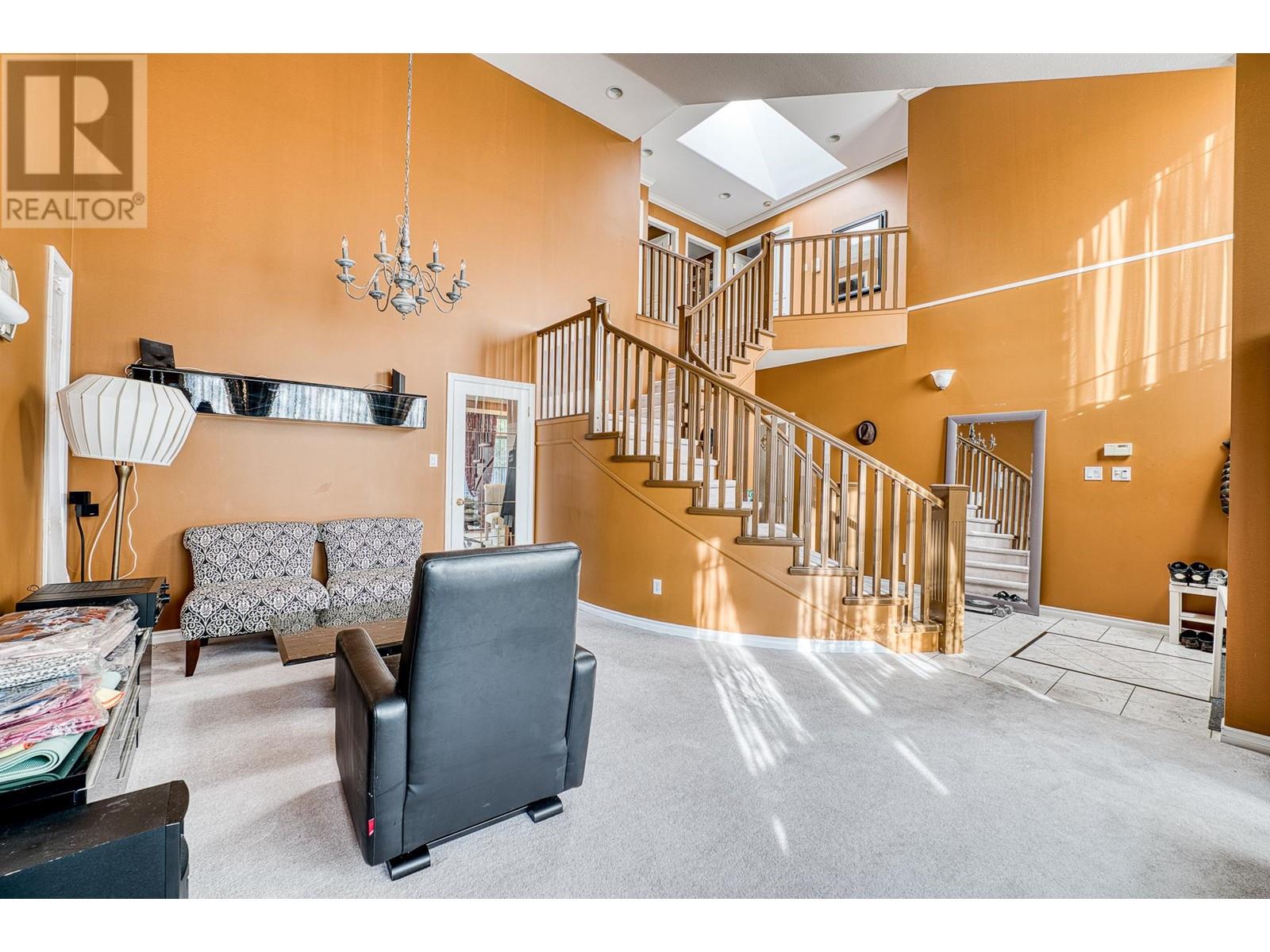 Listing Picture 3 of 14 : 6893 BARNARD DRIVE, Richmond / 烈治文 - 魯藝地產 Yvonne Lu Group - MLS Medallion Club Member