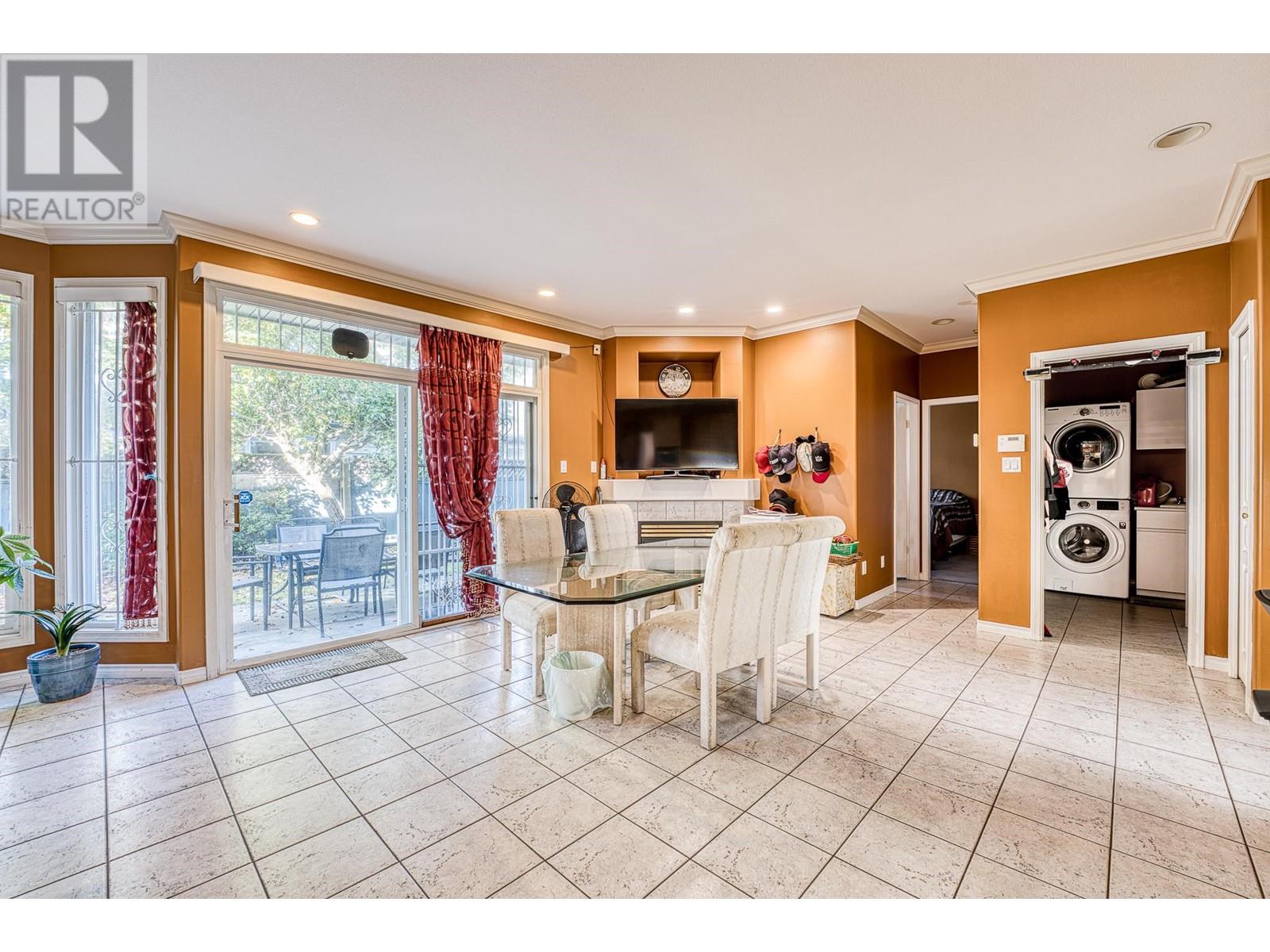 Listing Picture 4 of 14 : 6893 BARNARD DRIVE, Richmond / 烈治文 - 魯藝地產 Yvonne Lu Group - MLS Medallion Club Member