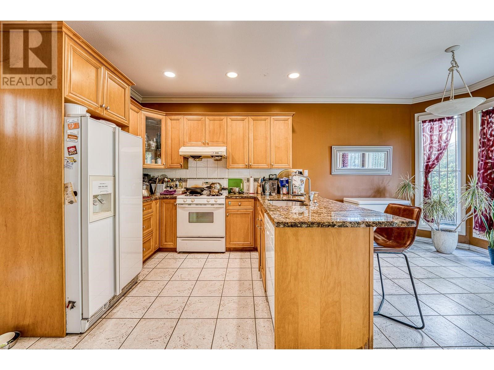 Listing Picture 5 of 14 : 6893 BARNARD DRIVE, Richmond / 烈治文 - 魯藝地產 Yvonne Lu Group - MLS Medallion Club Member