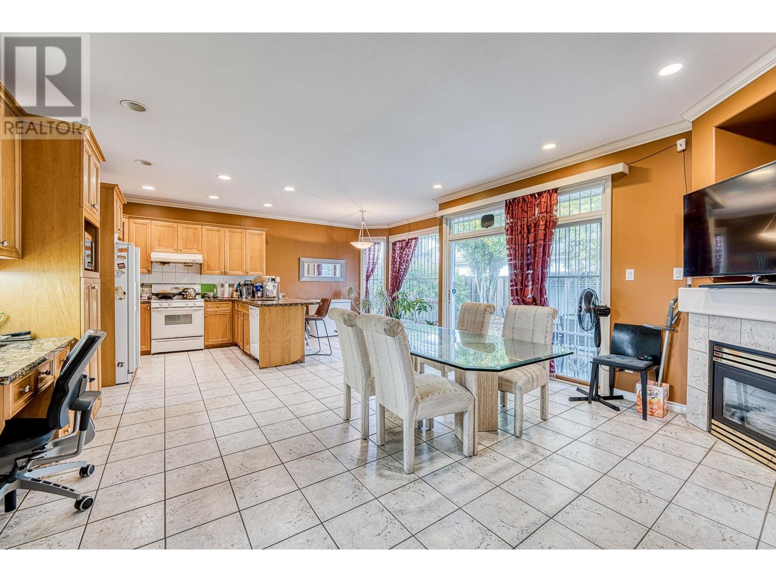 Listing Picture 6 of 14 : 6893 BARNARD DRIVE, Richmond / 烈治文 - 魯藝地產 Yvonne Lu Group - MLS Medallion Club Member