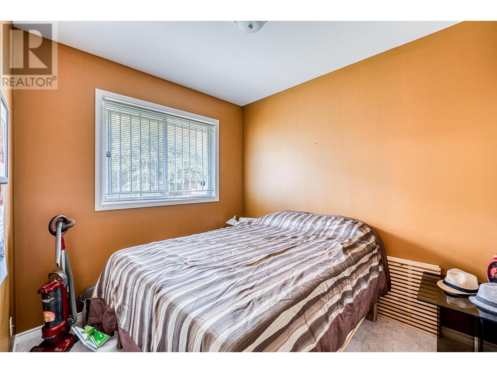 Listing Picture 7 of 14 : 6893 BARNARD DRIVE, Richmond / 烈治文 - 魯藝地產 Yvonne Lu Group - MLS Medallion Club Member