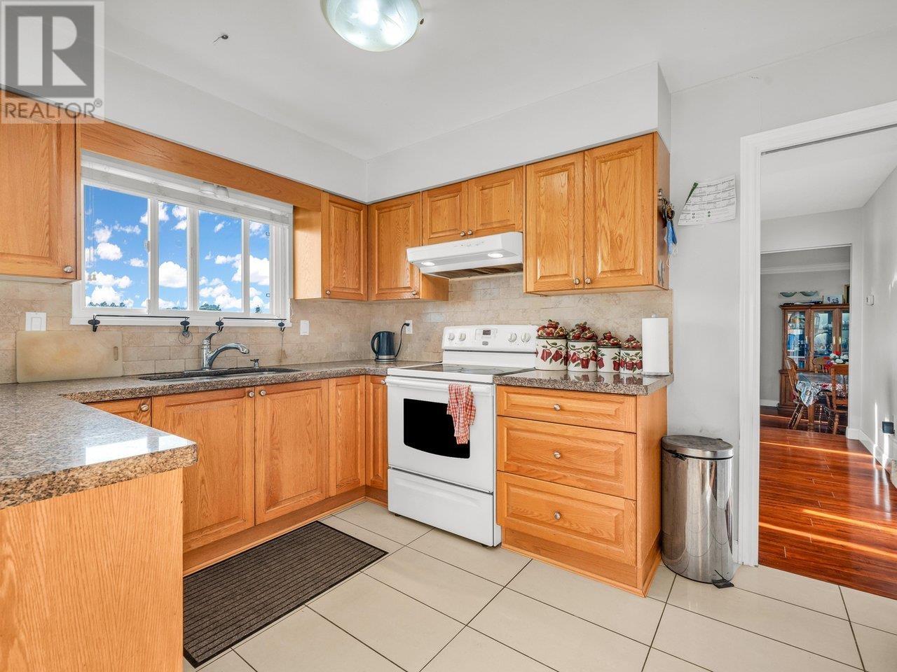 Listing Picture 16 of 40 : 7311 NO. 6 ROAD, Richmond / 烈治文 - 魯藝地產 Yvonne Lu Group - MLS Medallion Club Member