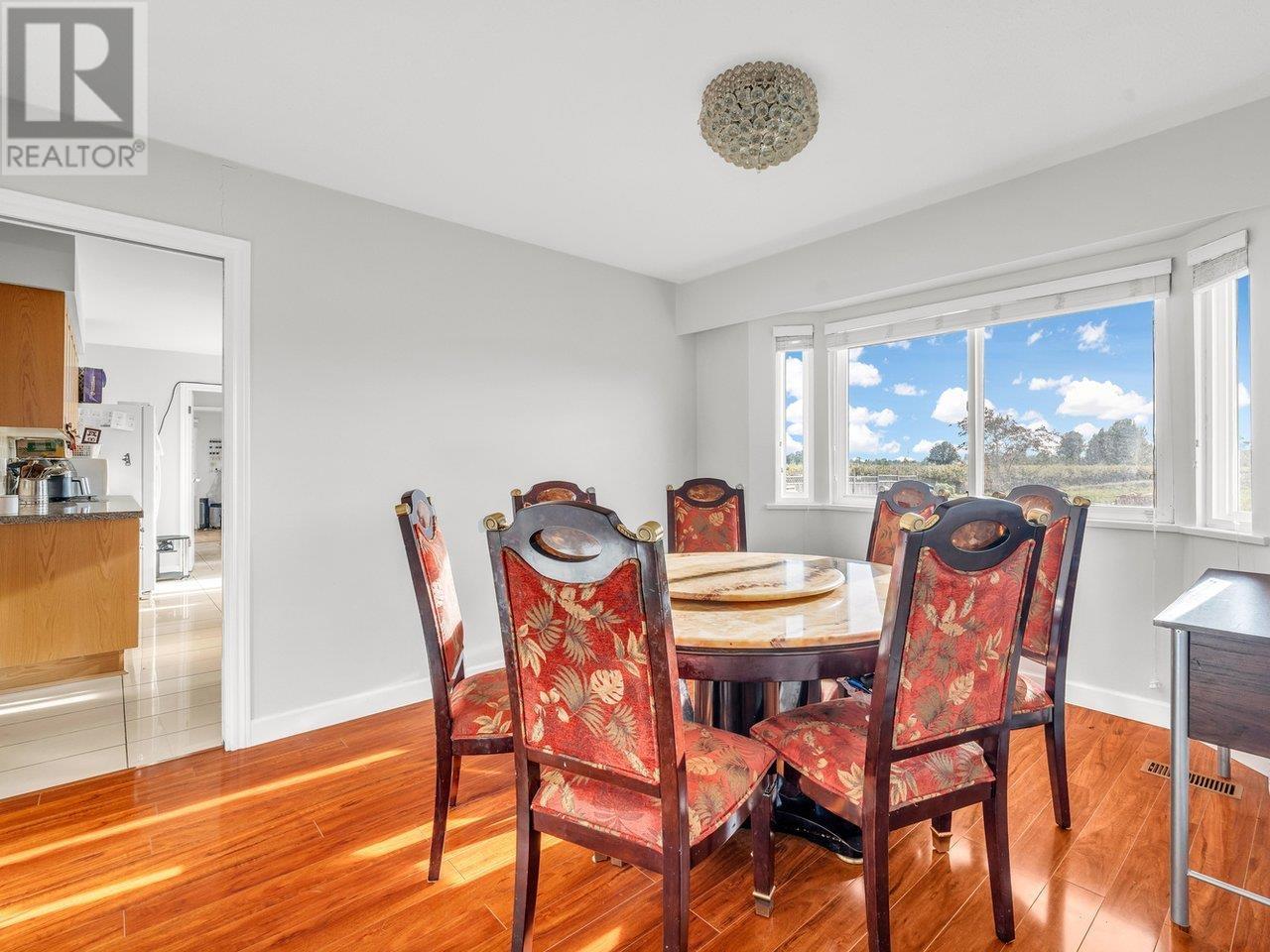 Listing Picture 17 of 40 : 7311 NO. 6 ROAD, Richmond / 烈治文 - 魯藝地產 Yvonne Lu Group - MLS Medallion Club Member