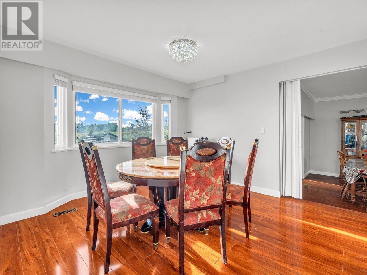 Listing Picture 18 of 40 : 7311 NO. 6 ROAD, Richmond / 烈治文 - 魯藝地產 Yvonne Lu Group - MLS Medallion Club Member