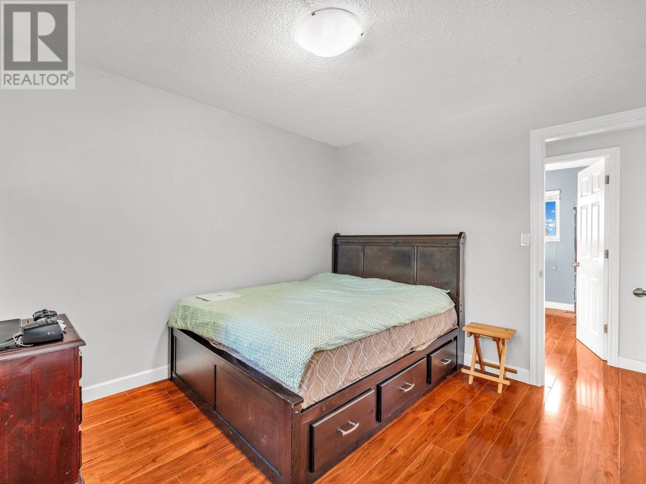 Listing Picture 35 of 40 : 7311 NO. 6 ROAD, Richmond / 烈治文 - 魯藝地產 Yvonne Lu Group - MLS Medallion Club Member