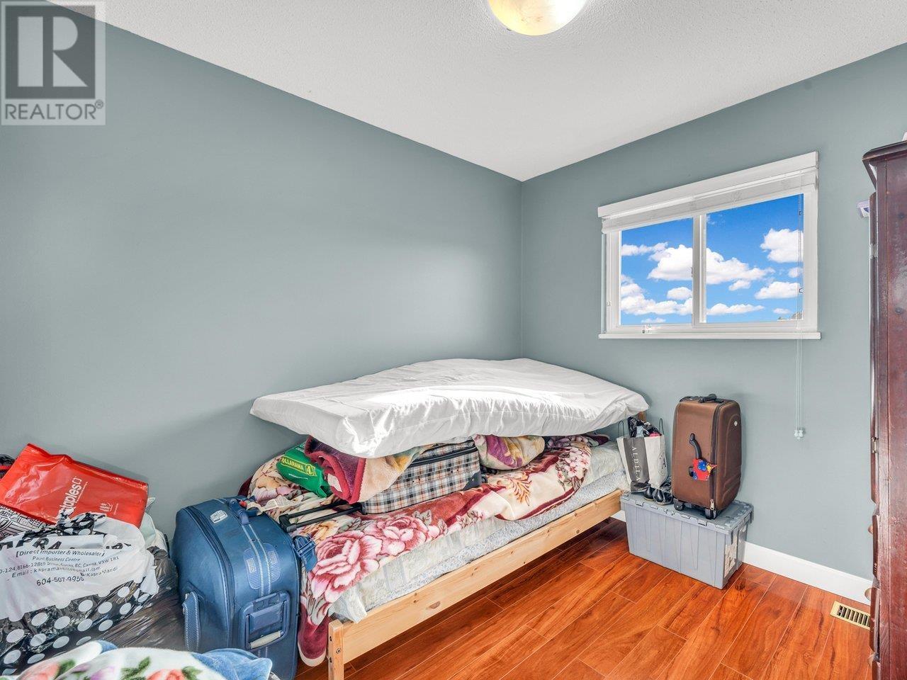 Listing Picture 36 of 40 : 7311 NO. 6 ROAD, Richmond / 烈治文 - 魯藝地產 Yvonne Lu Group - MLS Medallion Club Member