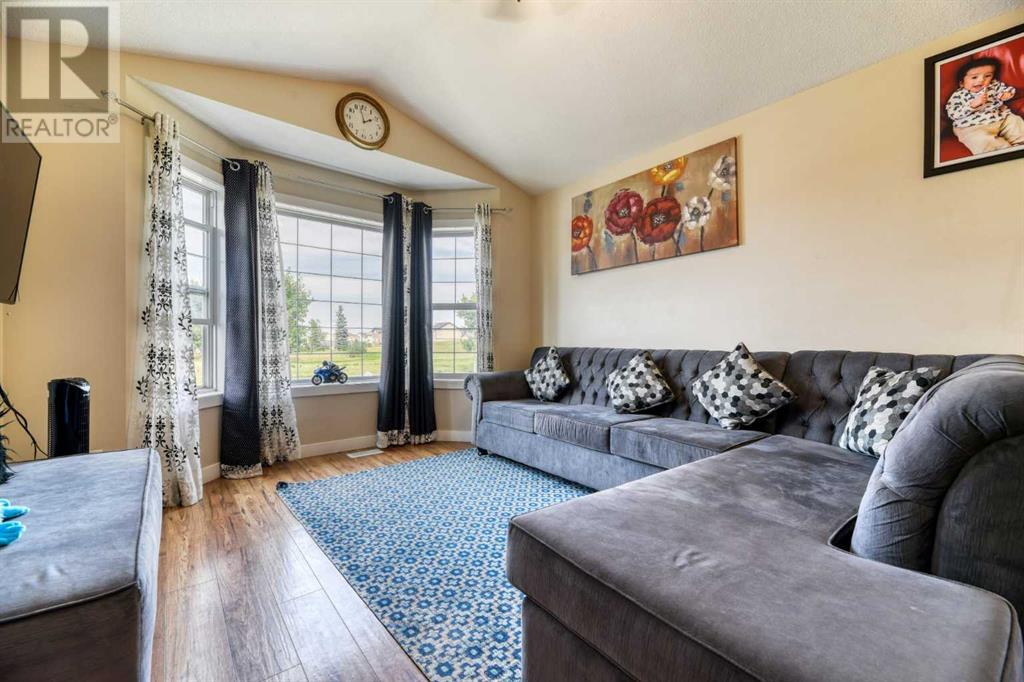 Property at 13 Saddlemont Grove NE image 4