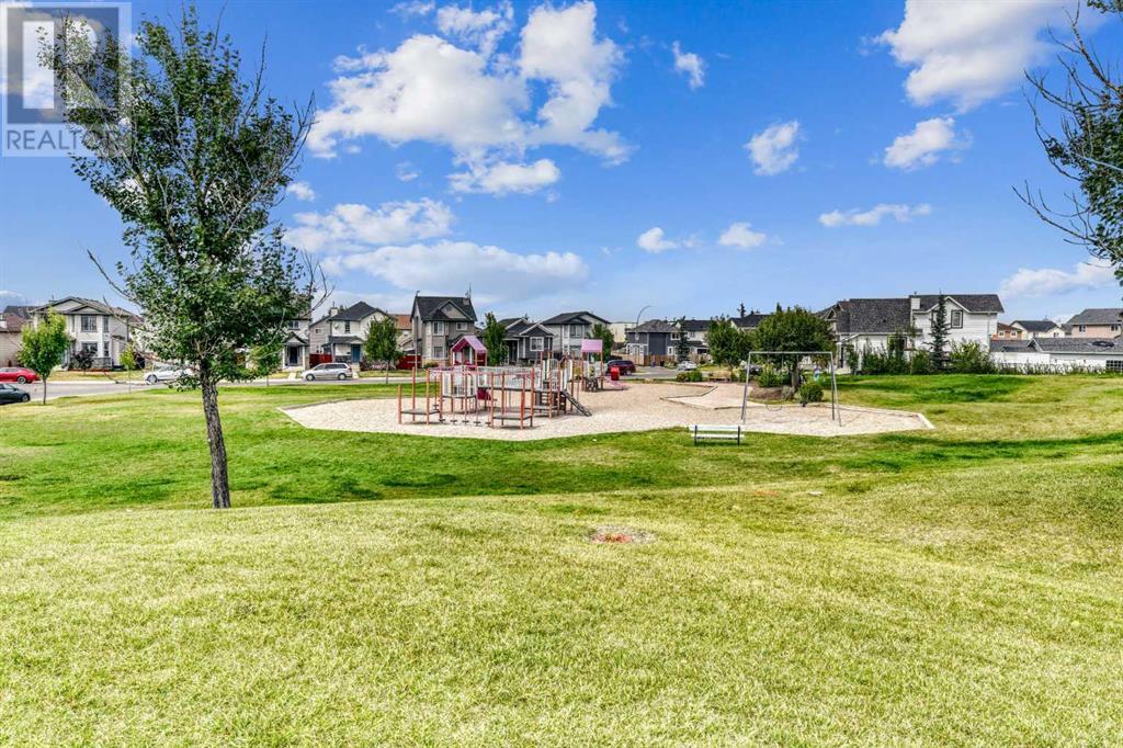 Property at 13 Saddlemont Grove NE image 3