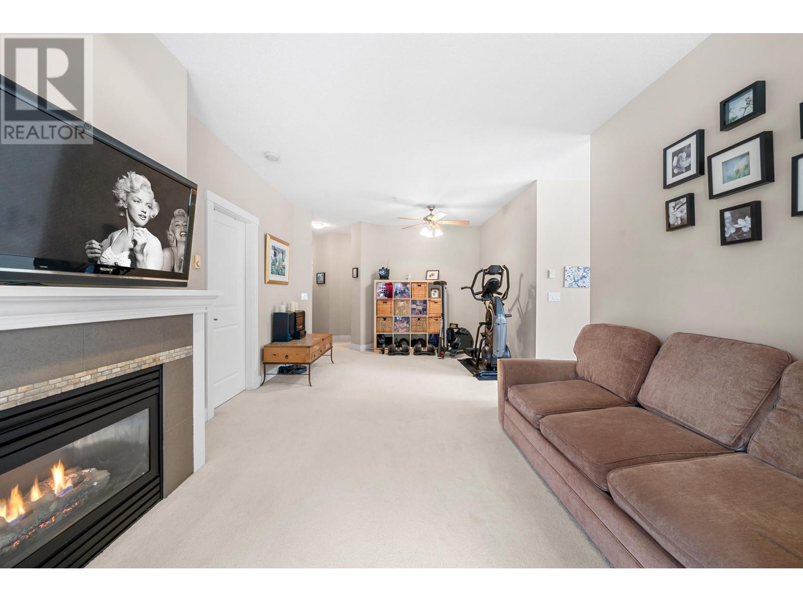 Listing Picture 6 of 40 : 215 2250 WESBROOK MALL, Vancouver / 溫哥華 - 魯藝地產 Yvonne Lu Group - MLS Medallion Club Member