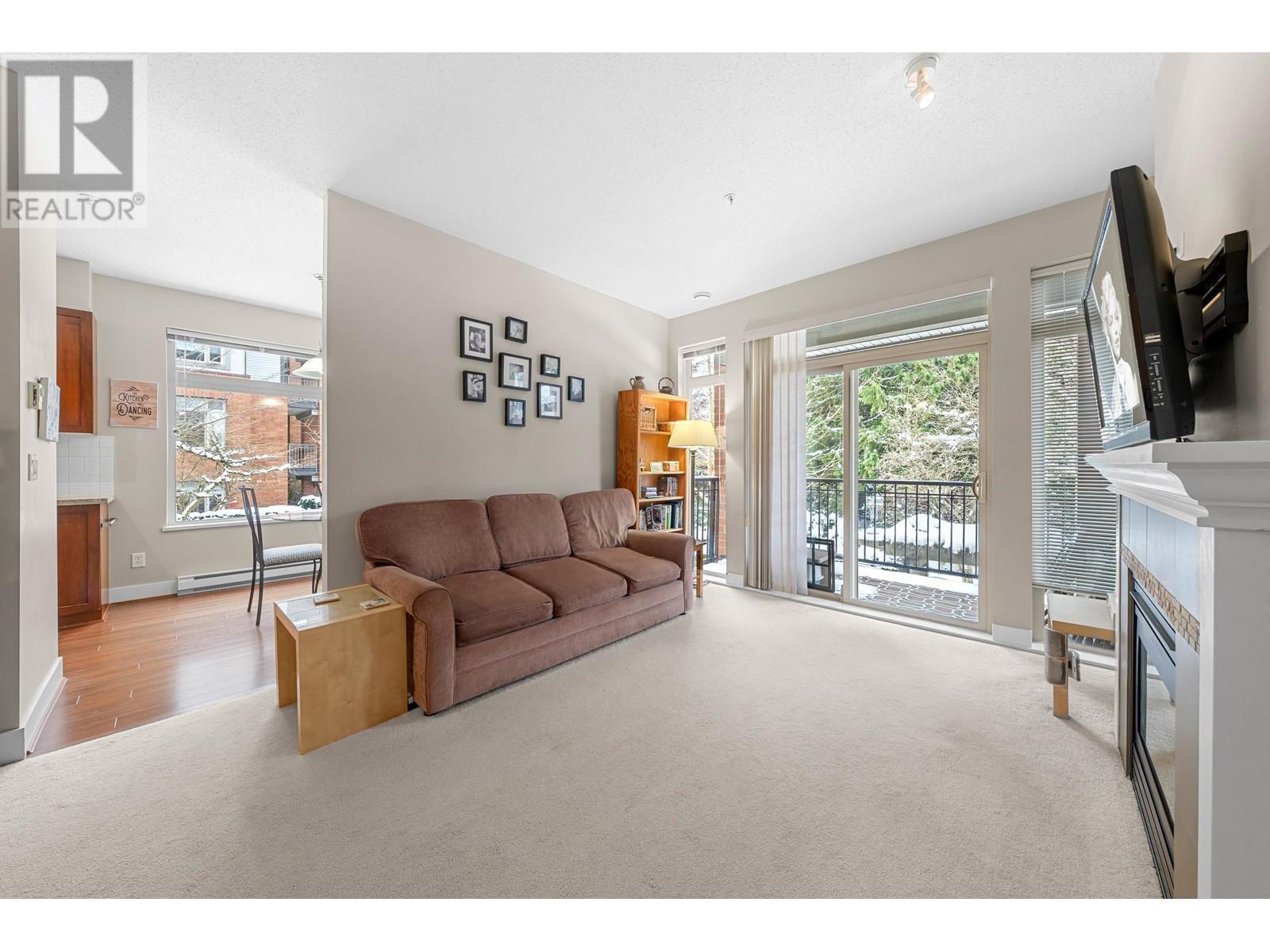 Listing Picture 4 of 40 : 215 2250 WESBROOK MALL, Vancouver / 溫哥華 - 魯藝地產 Yvonne Lu Group - MLS Medallion Club Member