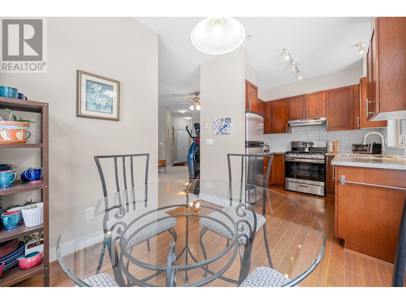 Listing Picture 21 of 40 : 215 2250 WESBROOK MALL, Vancouver / 溫哥華 - 魯藝地產 Yvonne Lu Group - MLS Medallion Club Member