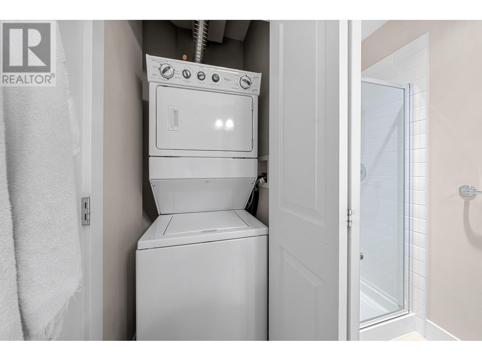 Listing Picture 29 of 40 : 215 2250 WESBROOK MALL, Vancouver / 溫哥華 - 魯藝地產 Yvonne Lu Group - MLS Medallion Club Member