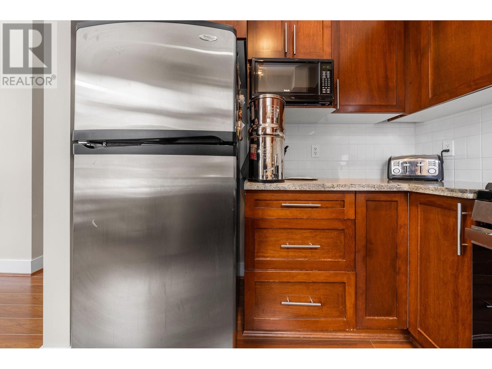 Listing Picture 17 of 40 : 215 2250 WESBROOK MALL, Vancouver / 溫哥華 - 魯藝地產 Yvonne Lu Group - MLS Medallion Club Member