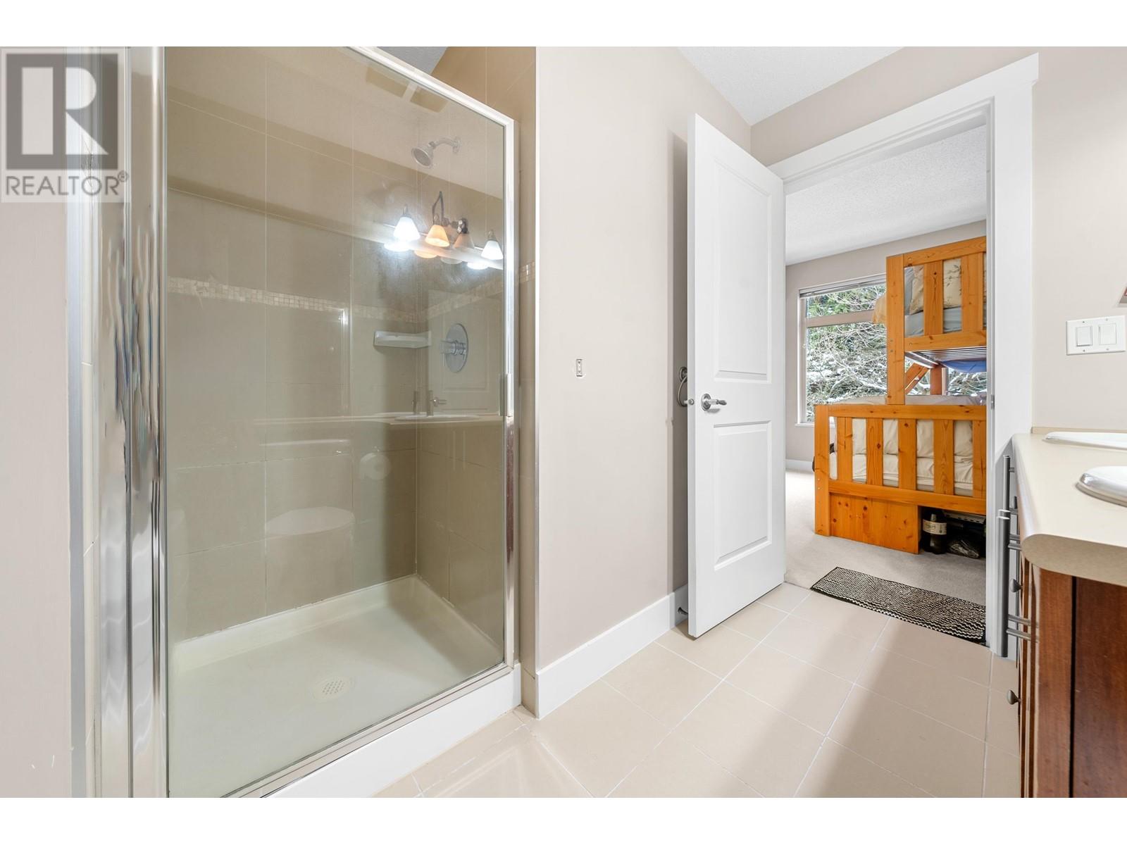 Listing Picture 33 of 40 : 215 2250 WESBROOK MALL, Vancouver / 溫哥華 - 魯藝地產 Yvonne Lu Group - MLS Medallion Club Member