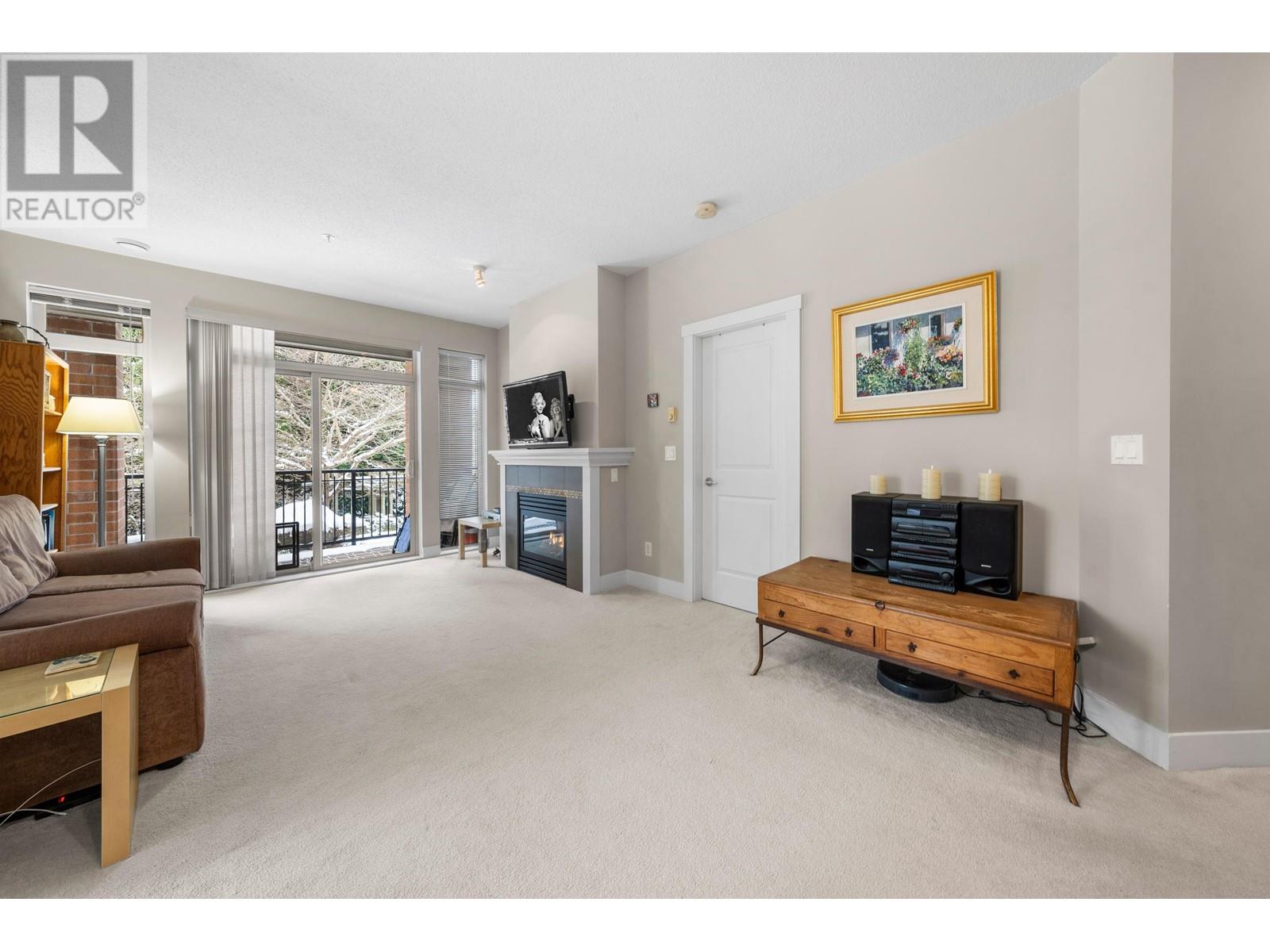 Listing Picture 12 of 40 : 215 2250 WESBROOK MALL, Vancouver / 溫哥華 - 魯藝地產 Yvonne Lu Group - MLS Medallion Club Member