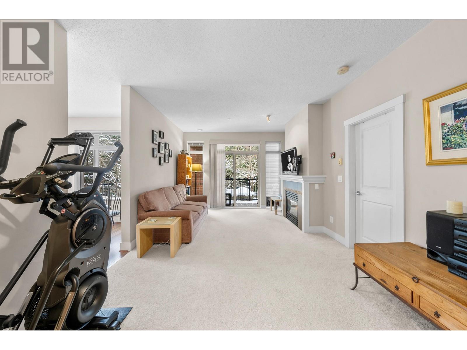 Listing Picture 9 of 40 : 215 2250 WESBROOK MALL, Vancouver / 溫哥華 - 魯藝地產 Yvonne Lu Group - MLS Medallion Club Member