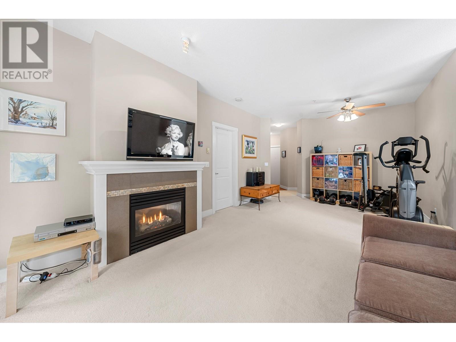 Listing Picture 7 of 40 : 215 2250 WESBROOK MALL, Vancouver / 溫哥華 - 魯藝地產 Yvonne Lu Group - MLS Medallion Club Member