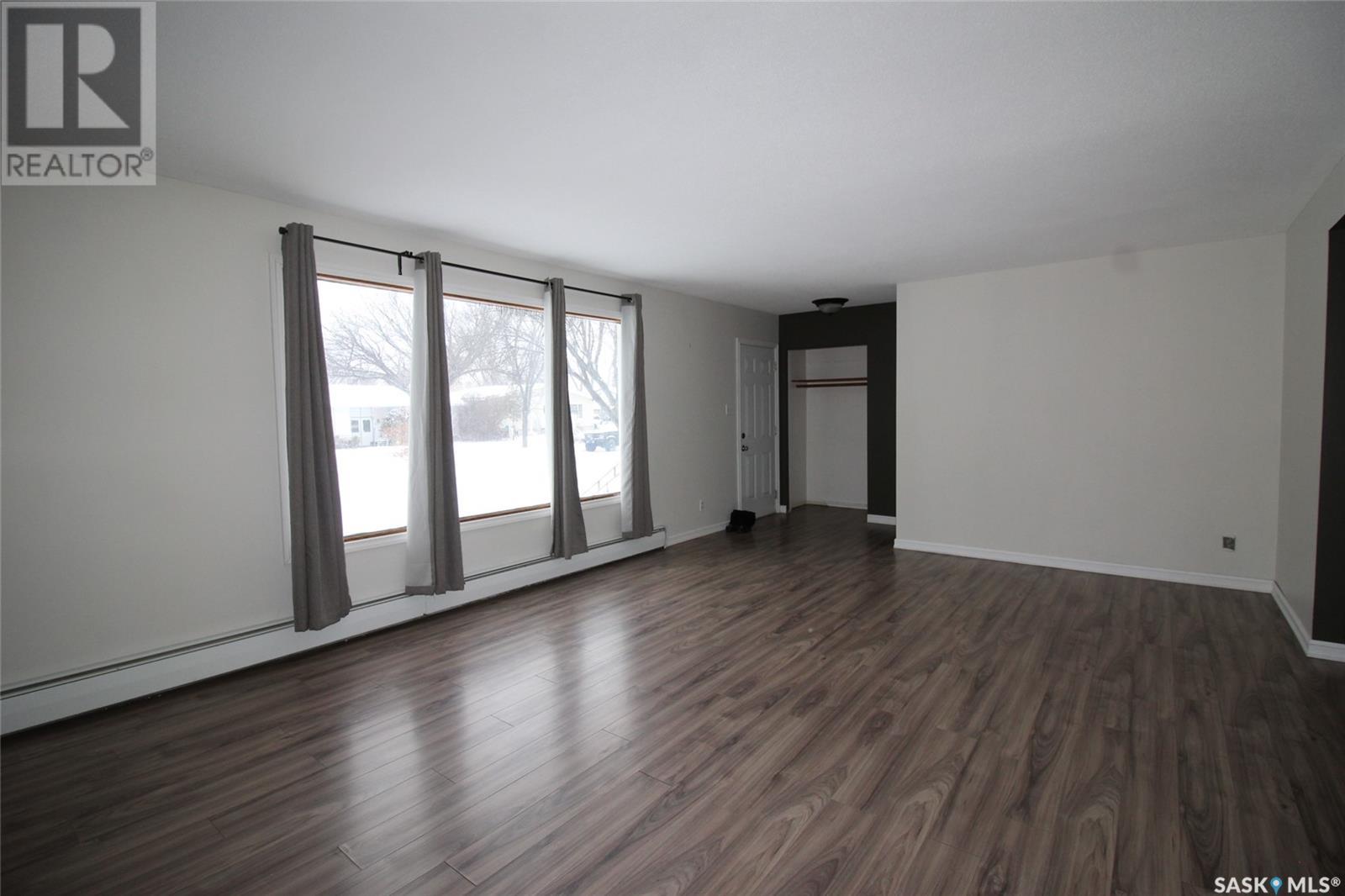 Property at 656 4th STREET W image 5