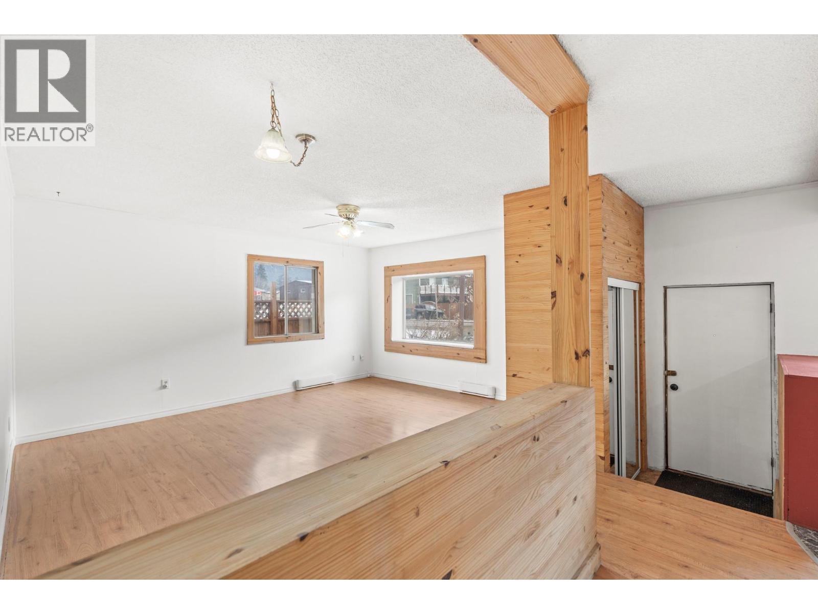 5768 Highway 97 N Highway, falkland, British Columbia